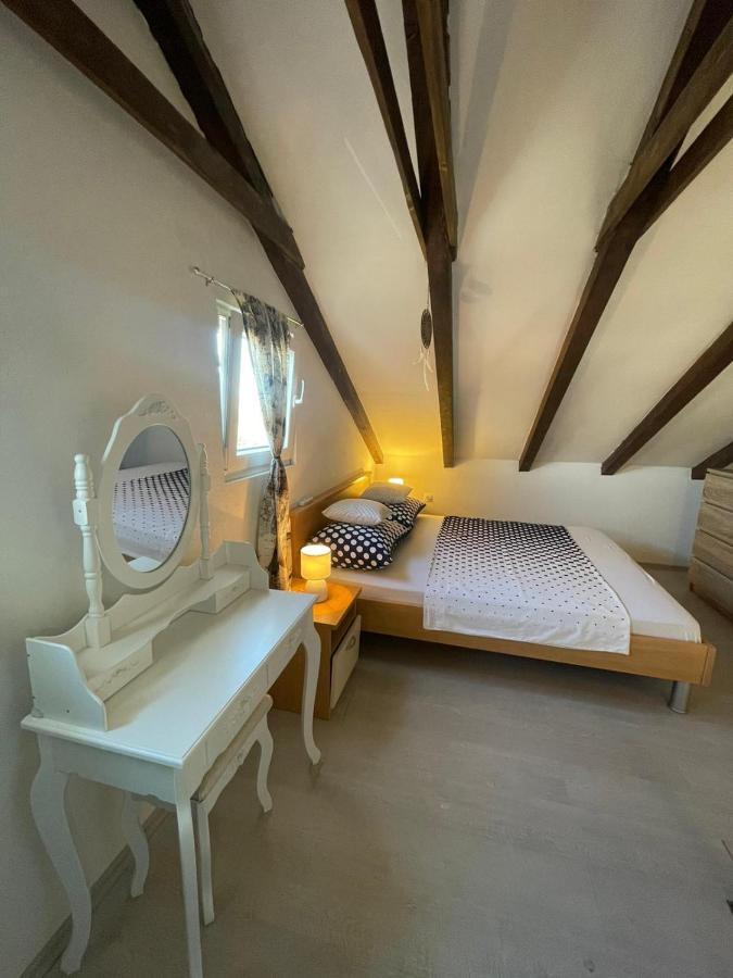 Studio Apartment Dona Trogir Buitenkant foto