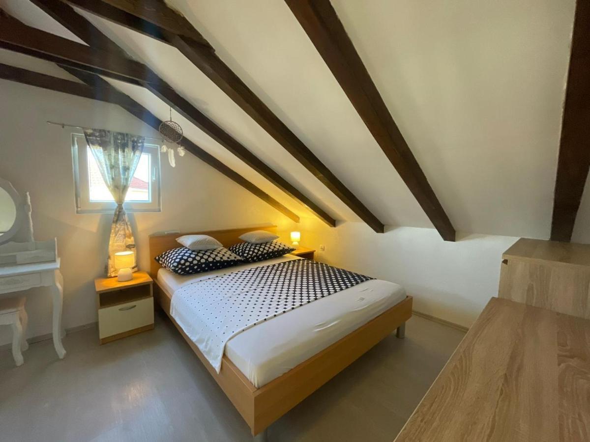 Studio Apartment Dona Trogir Buitenkant foto