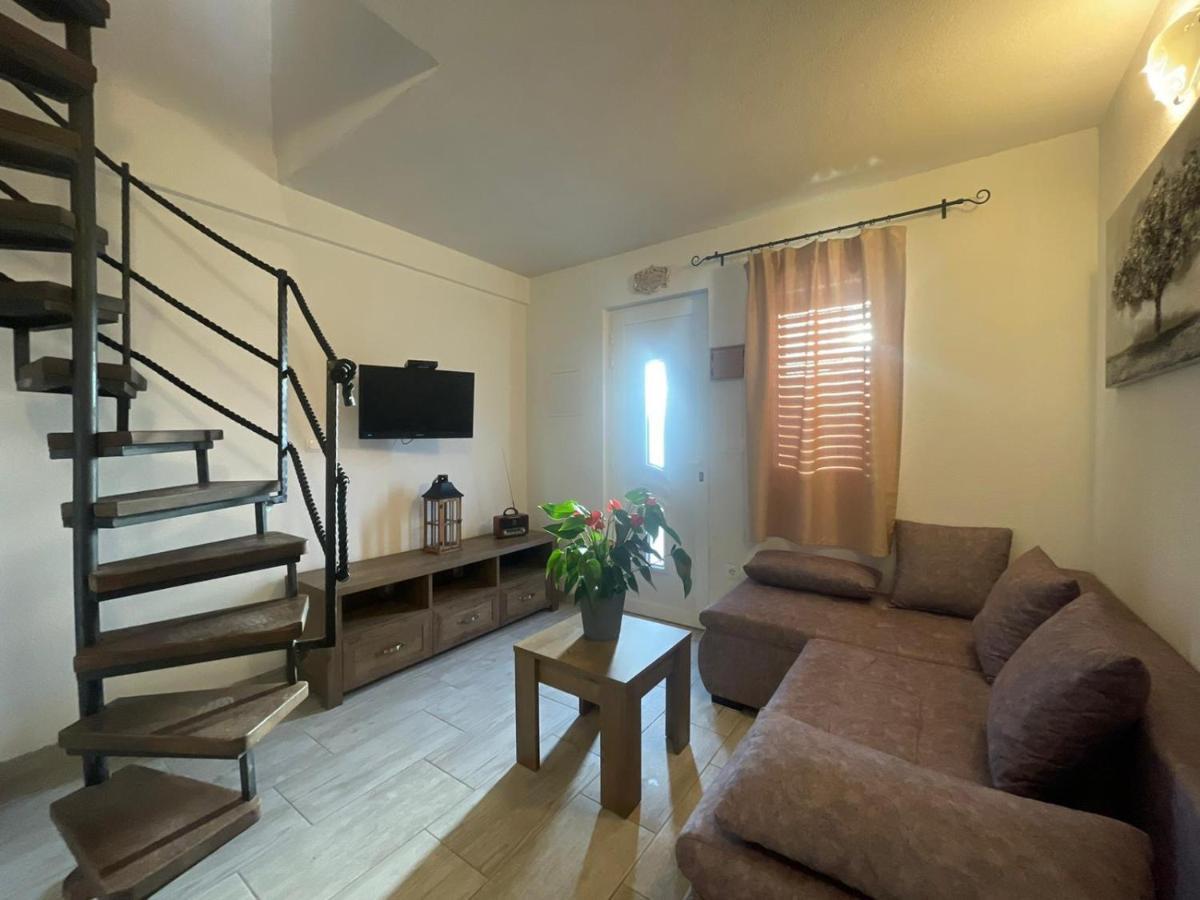 Studio Apartment Dona Trogir Buitenkant foto