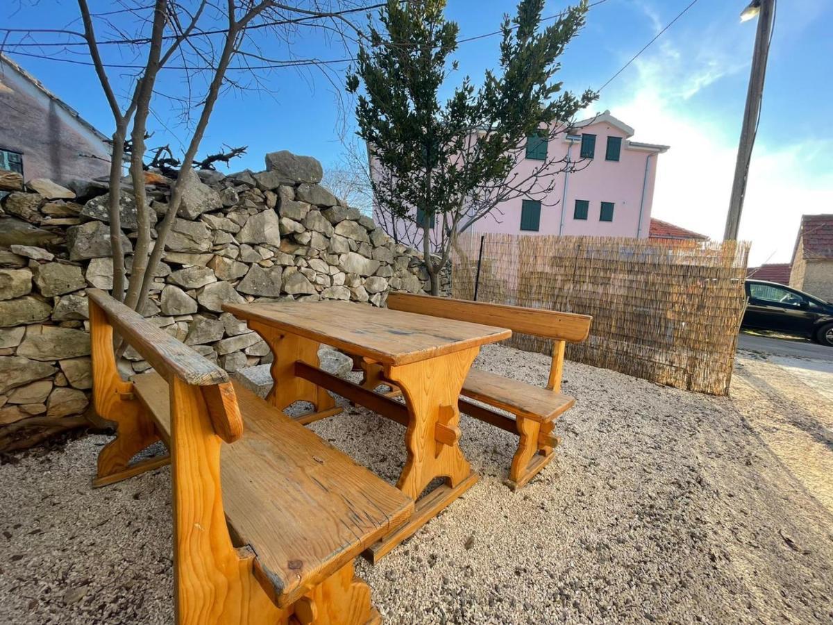 Studio Apartment Dona Trogir Buitenkant foto
