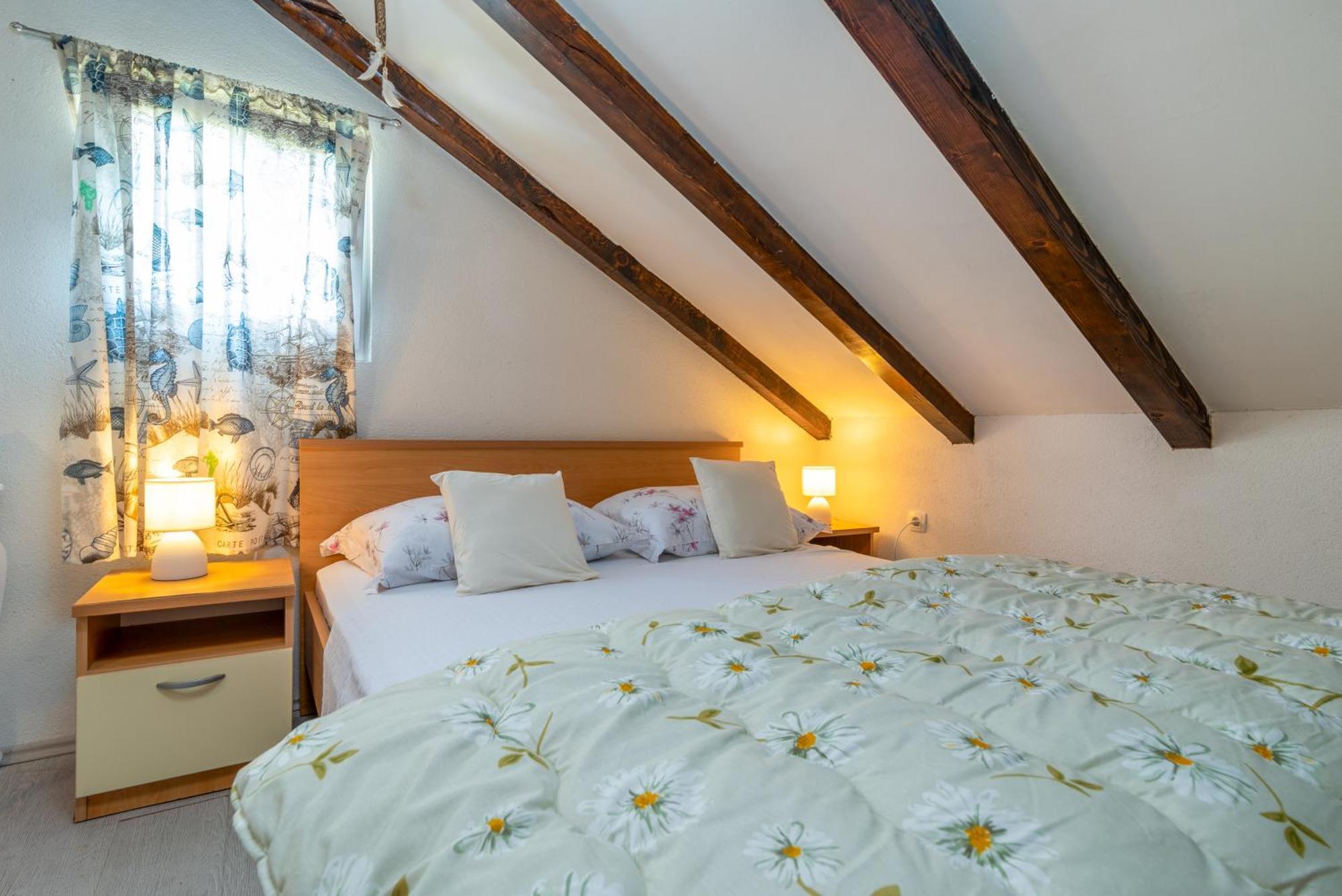 Studio Apartment Dona Trogir Buitenkant foto