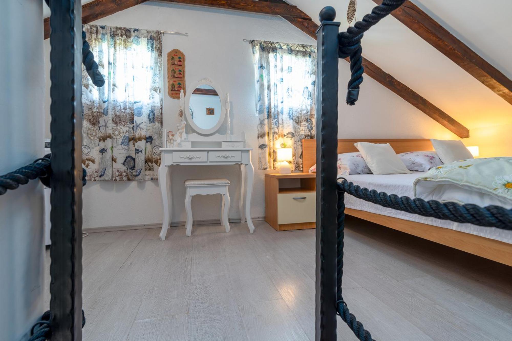 Studio Apartment Dona Trogir Buitenkant foto