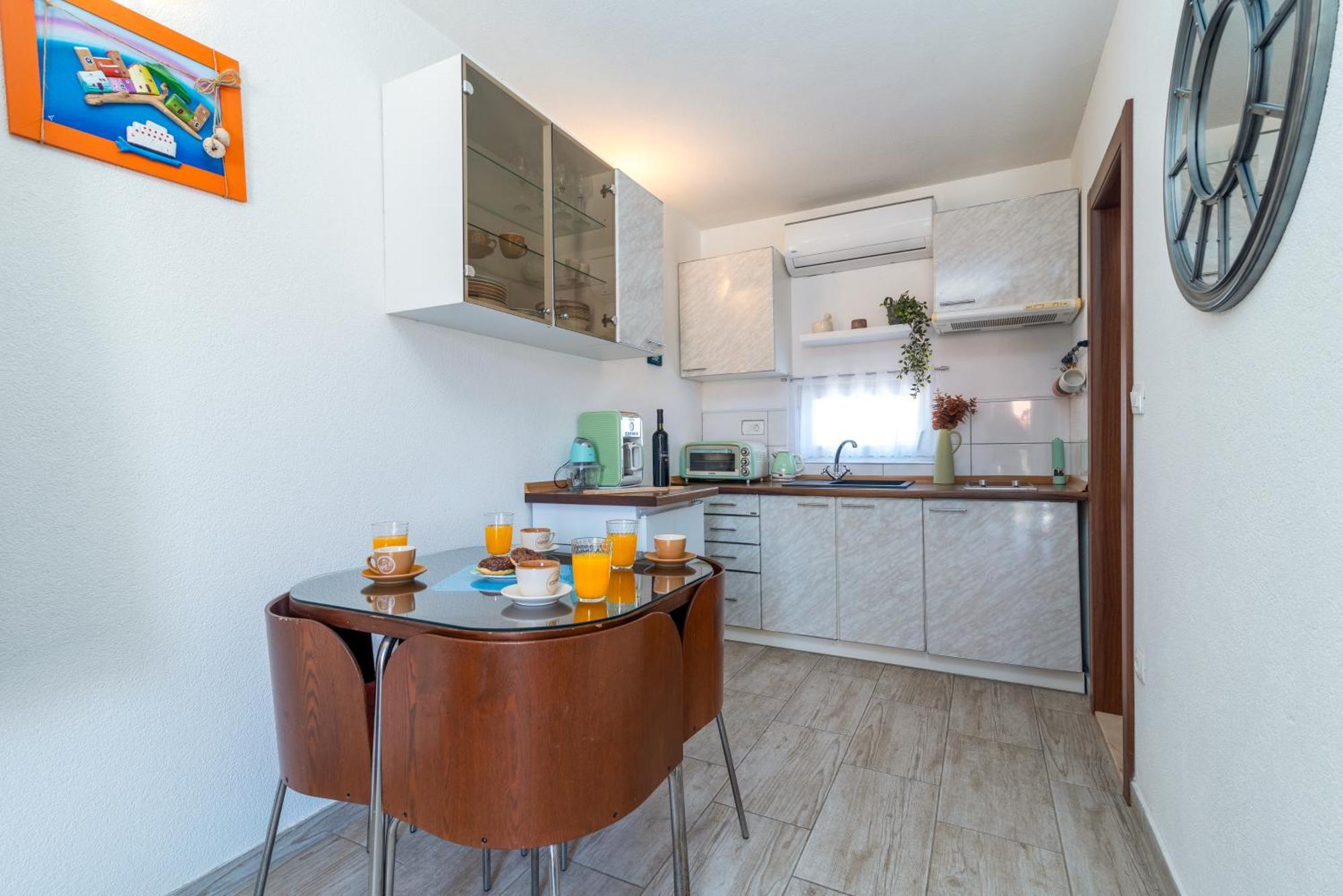 Studio Apartment Dona Trogir Buitenkant foto
