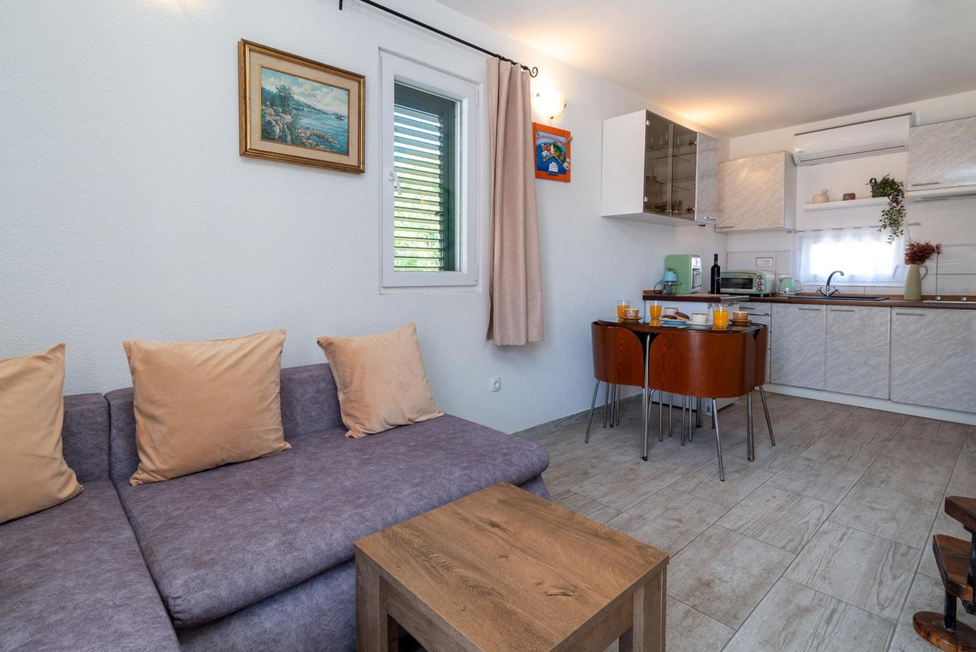Studio Apartment Dona Trogir Buitenkant foto