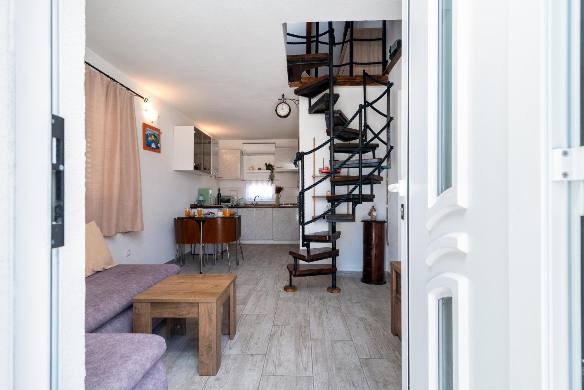 Studio Apartment Dona Trogir Buitenkant foto